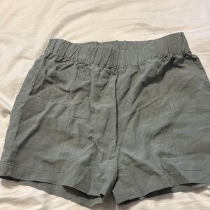 tentree Women's Casual Green paperbag Shorts